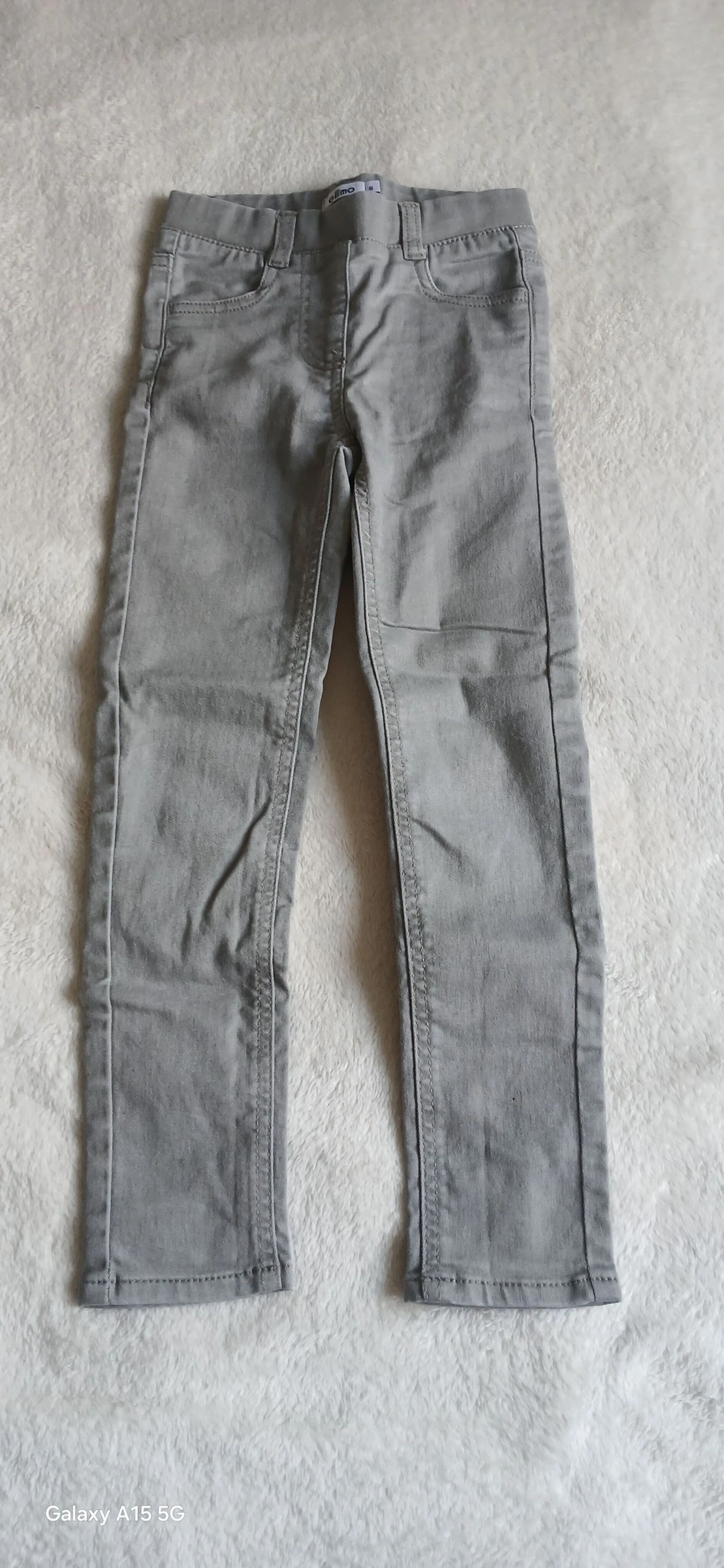 Pantalon de taille 6 ans tres bon état